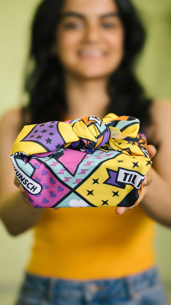 Congratulations Knot Wrap - 70 cm x 70 cm