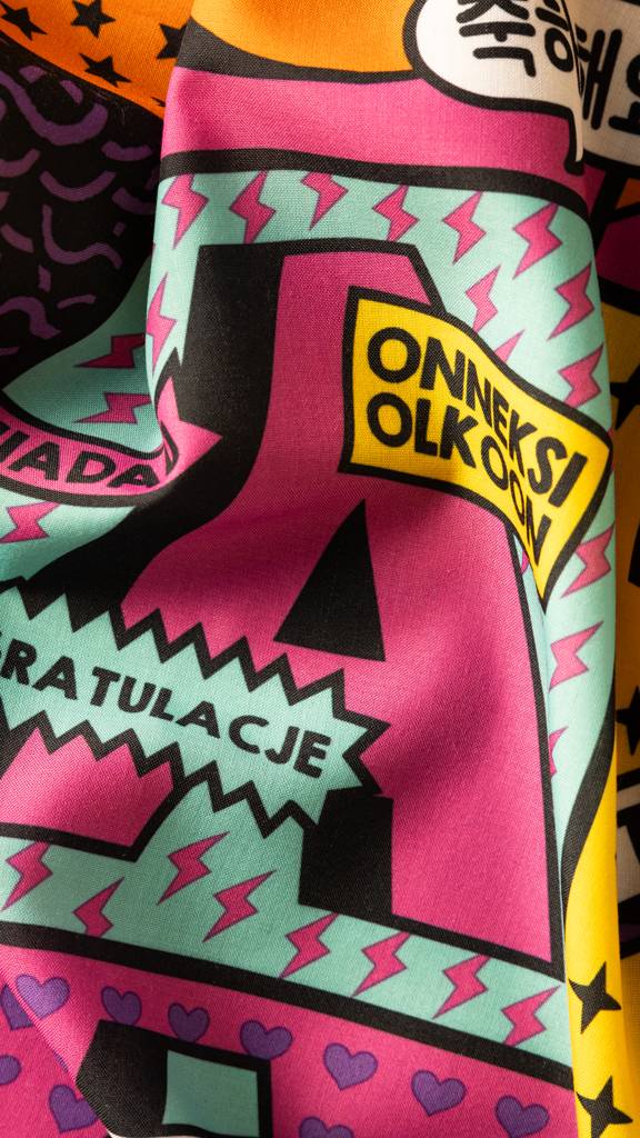 Congratulations Knot Wrap - 70 cm x 70 cm